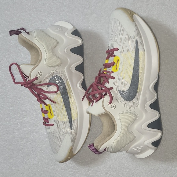 NIKE GIANNIS IMMORALITY 2 NEW, Size 10.5 Men's - Picture 3 of 9